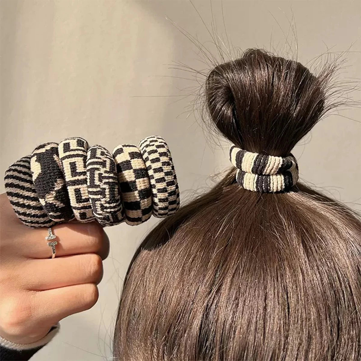 5pcs simple and versatile high-stretch black and white checkered traceless hair ring - Clikcy