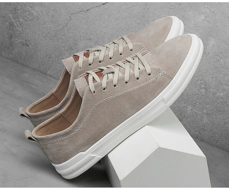 The 2025 New Men's Casual Shoes Feature A Durable and Anti-slip Upper, A Fashionable and Versatile Sole, and Are of High Quality