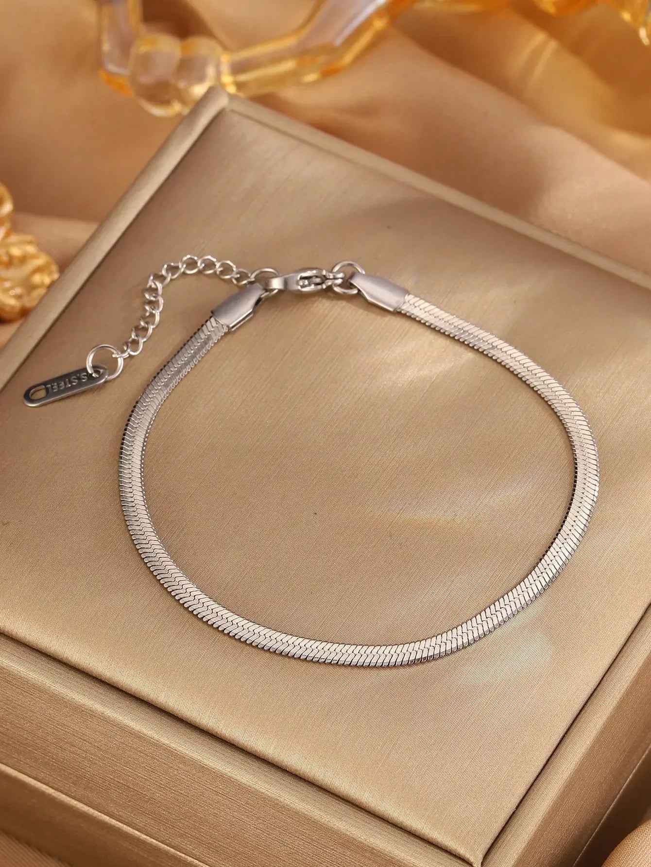 1 Piece Of Simple Casual Fashion Stainless Steel Round Snake Flat Snake Bracelet Is Suitable For Daily Wear, Gifts For Couples - Clikcy