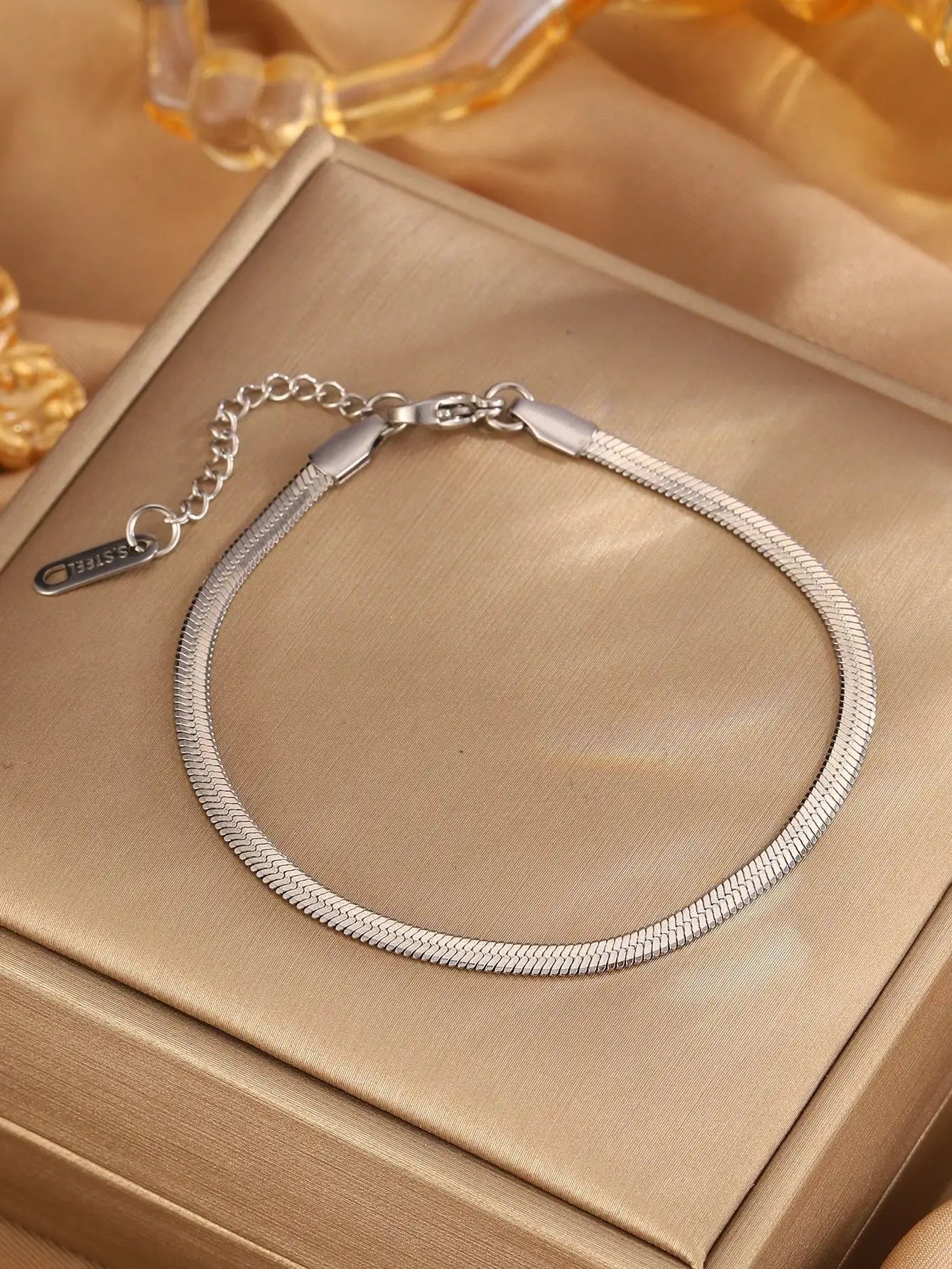 1 Piece Of Simple Casual Fashion Stainless Steel Round Snake Flat Snake Bracelet Is Suitable For Daily Wear, Gifts For Couples